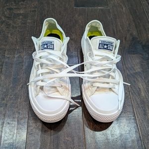 Classic Women's White Converse All Star Chuck Taylors Size 9